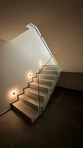 Glasgeländer Treppe Nacht