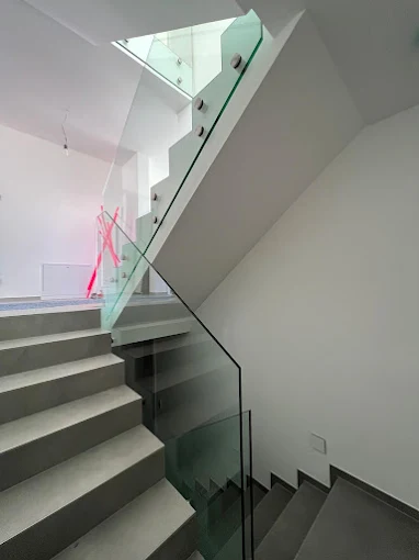 Glasgeländer modern