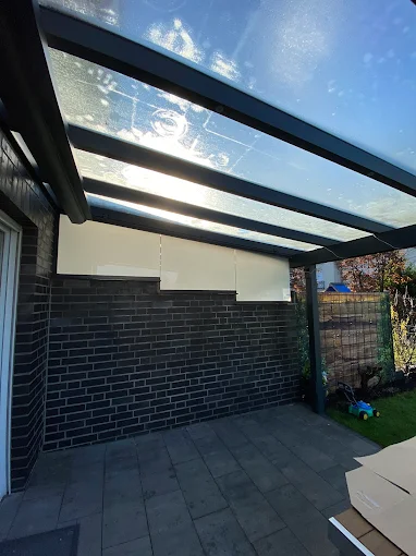 Glas-Terrassendach